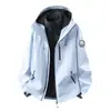 Nova Jaqueta Outdoor para Homens e Mulheres, Conjunto Três em Um Desmontável de Duas Peças, Roupa de Trabalho à Prova de Vento e Impermeável de Outono e Inverno para Mulheres, Personalizável