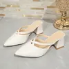 Chinelos Brancos Bico Fino Fechados, Emagrecedores, Versáteis para o Dia a Dia, Slip-Ons Estilosos e Simples, Novo Modelo Feminino Tendência para o Verão 2026