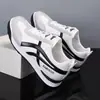 Zapatillas de Correr 2026 para Hombre, Nuevas Zapatillas Deportivas Transpirables de Primavera y Verano, Zapatos de Moda al por Mayor Transfronteriza de Comercio Exterior, Cómodas Populares Zapatos en Relieve