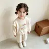 Nuevo Conjunto Lindo para Niñas Estilo Coreano Primavera Otoño 2026 Nuevo Ropa para Niños Pequeños y Medianos Sudadera Elegante de Moda Conjunto de Dos Piezas para Bebé