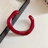 Pulseira Aberta Ondulada de Acrílico Dopamina Europeia e Americana Moda Versátil Pulseira de Temperamento Simples Pulseira de Alto Padrão para Mulheres