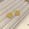Formato de Concha de Sereia Incrustado com Pérolas e Zircônias Banhado em Cobre com Ouro Real 18K Agulha de Prata 925 Luxo Acessível Versátil Brincos Brincos