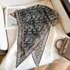 Pañuelo de Cabeza Retro Hot Girl para Mujer, Bufanda Triangular de Moda Primavera y Verano, Bufanda Decorativa Versátil de Seda Artificial, Pañuelo para el Cuello, Tendencia de Top Tubo