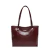2026 Nova Bolsa Tote Macia Retrô Simples Feminina Grande Capacidade Bolsa para o Dia a Dia Moda Casual Tendência Bolsa de Ombro Único