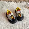 Zapatos Deportivos de Exterior para Niños 2026 Otoño/Invierno Nuevos Ligeros Cómodos Unisex Transpirables Anticolisión Velcro Zapatos de Senderismo