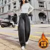 Calça Jeans Feminina Preta e Cinza de Perna Larga Estreita, Coleção Primavera 2026, Forrada com Lã, Cintura Alta, Caimento Solto, Emagrecedora, Fluida, Perna Reta, Calça de Comprimento Total
