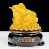 Enfeite de sapo dourado de três patas em jade sintético, um amuleto da sorte para atrair riqueza, adequado como presente para inaugurações de negócios, chás de casa nova, ou para decoração de casa e escritório.; pode ser personalizado