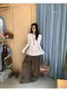 Camiseta Blanca de Manga Larga con Adorno de Encaje, Nuevo Estilo Otoño e Invierno 2025, Corte Ajustado, Moderna, Elegante, Top Versátil