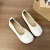 Zapatos de mujer de moda con corte bajo y punta dividida sintética, nuevos versátiles para otoño 2026, slip-on planos de cuero tipo perezoso para mujer