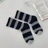 Meias de Algodão Pura Color Block com Listras de Meia-Perna Estilo Dongdaemun Coreano para Mulheres, Confortáveis e Versáteis, Casuais e Personalizadas, Meias Felpudas