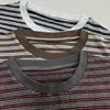 Camiseta de outono nova, casual, listrada, de manga curta, respirável, para uso diário, para mulheres, adequada para o trajeto ao trabalho, com gola redonda, corte solto, top versátil e que afina