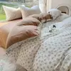 Juego de Cuatro Piezas de Algodón Lavado Grado Madre y Bebé A Colcha de Algodón de Bambú Fresca y Pequeña Sábana Bajera Engrosada Funda de Edredón Juego de Tres Piezas