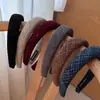 Tiara Retrô Larga em Formato de Coração para Mulheres 2025 Novo Estilo High-End para Sair Faixa de Cabelo Elegante Versátil Presilha Acessório de Cabelo