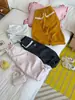 Calça de moletom feminina 2026 novo estilo outono, acabamento em renda, tecido macio e confortável, corte solto, respirável, não restritivo, calça esportiva versátil