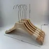 Cabides de Madeira Maciça Natural Sem Pintura para Lojas de Roupas Femininas, Antiderrapantes e que Não Marcam, Adequados para Lojas de Roupas, Podem Ser Impressos com Logo, Atacado