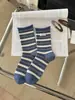 Calcetines de mujer hasta la pantorrilla con rayas anchas, diseño de bloques de color, textura acanalada, en un estilo retro, preppy y coreano, versátiles para otoño e invierno