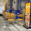 Mesas y sillas de restaurante estilo sudeste asiático transfronterizas, mesas de comedor de acero inoxidable estilo Hong Kong y estilo tailandés, sillas plegables, mesas de barbacoa para puestos de comida