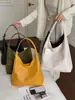 Popular bolsa de mano simple tejida para el día a día, bolsa de axila de diseño de nicho de alta estética, elegante bolsa de hombro de gran capacidad