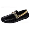 Sapatos de Beanie de Couro de Microfibra Brilhante Masculinos para Negócios Transfronteiriços Leves Slip-On Mocassins Formais Tamanho Grande Sapatos Casuais Sapatos Masculinos