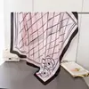 Bufanda Cuadrada Grande de Satén con Imitación de Seda y Patrón de Cuadrícula Simple, Chal de Viaje Estampado, Bufanda para el Cuello, Pañuelo para la Cabeza con Protección Solar, Bufanda para Mujer