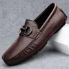 Zapatos de hombre de cuero genuino transmisión en vivo nuevo estilo 2026 zapatos de vestir británicos suela suave transpirable zapatos casuales slip-on zapatos para conducir mocasines