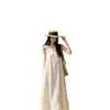 Vestido branco sem mangas com decote V, estilo francês, delicado, para mulheres, nova coleção de verão, corte solto, efeito emagrecedor, elegante, comprimento midi até o chá.