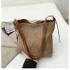 Bolso tote simple de gran capacidad para mujer, nuevo estilo 2026 bolso de paja, bolso de hombro cruzado y para el día a día elegante y moderno, bolso de hombro y bandolera de moda