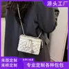 Bolso pequeño de moda transfronterizo con cadena de patrón de diamantes, un bolso elegante y con estilo en forma de caja, perfecto para mujeres, disponible como bolso de hombro o bolso cruzado hecho a medida