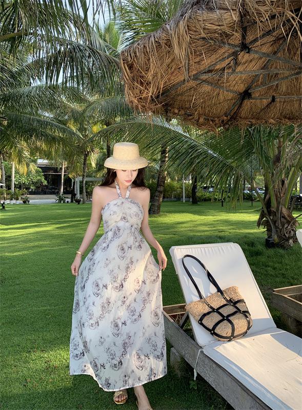 商品详情图_高级感玫瑰印花挂脖吊带连衣裙夏季2023女新款气