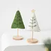 A nova decoração de Natal transfronteiriça da NUCHI é um enfeite de mini árvore de Natal em feltro de lã para exibição em mesa, um presente de Natal