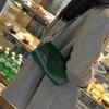 Bolsa de Couro Genuíno 2024 Novo Outono Alça Larga Couro de Vaca Primeira Camada Couro Curtido Vegetal Ombro Transversal Bolsa Cilíndrica Feminina Moderna