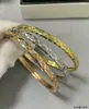 Pulseras de alta gama estilo Chanel con patrón de diamantes estrellados Coco oro blanco versión ancha y estrecha, lujo ligero y estilo Chanel de alta gama