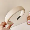 Faixa de cabeça larga de tricô minimalista e elegante estilo coreano para mulheres, novo modelo 2026, adequada para uso diário, projetada para realçar a aparência da linha do cabelo e pode ser usada como faixa de cabeça para lavar o rosto ou presilha de cabelo