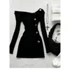 Conjunto de Estilo Nuevo para Mujer Madura 2026: Vestido Negro Hombros Descubiertos para Mujer, Ropa Interior de Chica Popular para Otoño e Invierno, Vestido Bodycon