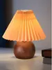 Lámpara de Mesa Plegada Retro Estilo Nórdico Ambiente Cálido y Romántico Lámpara de Mesita de Noche Avanzada Nogal Luz Nocturna Creativa
