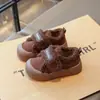 Sapatos de algodão quentes com forro de fleece para meninas, novo estilo outono/inverno 2026, sapatos de pelúcia macios e confortáveis para crianças, sapatos de algodão casuais para crianças mais velhas