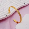 Pulseira Minimalista Elegante Gravada para o Dia a Dia, Pulseira Aberta Versátil de Aço Inoxidável com Coração