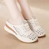 Sandalias cerradas finas perforadas de primavera y verano, de suela blanda, ligeras, de suela gruesa, sin talón, transpirables, no sofocantes, pantuflas casuales para mujer