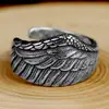 Plata tailandesa negro moda Anillo de pluma para hombre moderno alas de ángel pluma abierto anillo de hoja joyería regalo