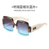 Nuevas gafas retro de montura cuadrada con patillas anchas, montura grande, efecto adelgazante, diseño de etiqueta dorada de lujo ligero, gafas planas versátiles para el día a día