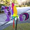 Nuevo molino de viento de dibujos animados tridimensional de colores plásticos color cuadrado tradicional puesto venta caliente juguete para niños Molino de Viento Joven