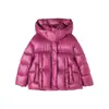Chaqueta de plumón para niñas Yuan Yuan Princess Three-Proof Invierno 2026 Nueva Corta Engrosada Cálida con Capucha Acolchada Ropa Infantil