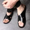 Novidade de Verão Estilo Novo Chinelos de Exterior para Homens, Couro Macio, Sandálias Masculinas Tendência Estilo Coreano, Chinelos Antiderrapantes, Calçados de Praia Masculinos