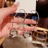 Anillo pequeño de moda con forma de cara personalizado aretes de corazón hueco aretes de mismo estilo idempotente aretes de corazón