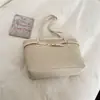 Bolsa feminina de grande capacidade para uso transfronteiriço, nova coleção outono 2026, bolsa de ombro versátil e elegante, bolsa tote moderna e casual para o trabalho e uso diário