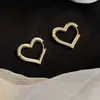 Suministro Exclusivo Transfronterizo de Pendientes con Diseño de Moda, Clavos Exagerados con Forma de Corazón de Acero Inoxidable Estilo Ins, Pendientes Versátiles y Elegantes para Mujer