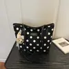 Bolsa tote de bolinhas de alta qualidade e grande capacidade para mulheres, novo estilo 2026, retrô, design de nicho, bolsa de ombro moderna para o dia a dia