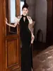 Vestido Vermelho com um Toque de Luxo de Alta Qualidade, Decote Halter, Estilo Francês, Deslumbrante Vestido de Noite, Vestido Sereia com Fenda