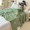 Manta de burbujas de franela transfronteriza, manta para oficina con aire acondicionado, manta para siesta, manta de leche polar otoño/invierno, artículos de regalo al por mayor