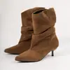 Botas de tornozelo outono e inverno transfronteiriças, bico fino, plissadas, botas curtas, salto gatinho, botas de camurça de cano médio, botas femininas, botas de salto alto para mulheres